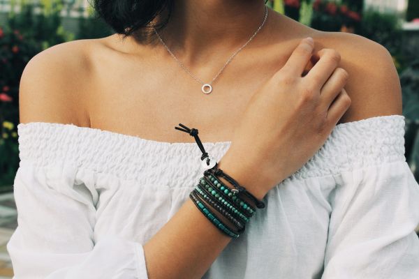 Ajoutez une touche indienne à votre tenue avec des bracelets !
