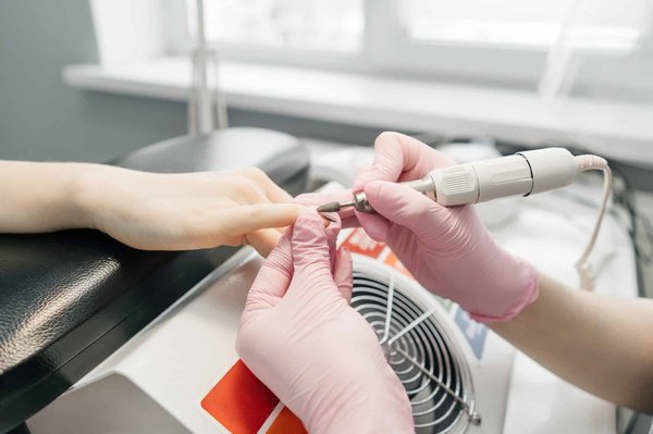 À quoi sert la ponceuse à ongles ?