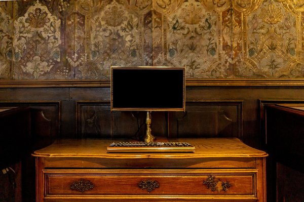 Comment intégrer des éléments de mode baroque dans une garde-robe contemporaine ?